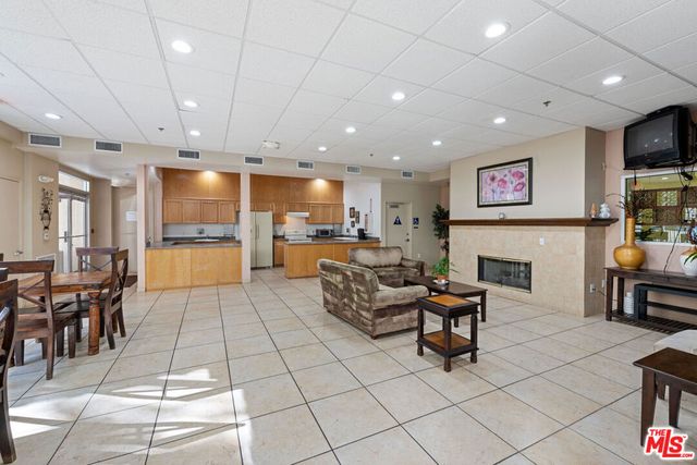 5325 Newcastle Avenue 312, Los Angeles, CA 91316