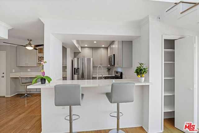 5325 Newcastle Avenue 312, Los Angeles, CA 91316