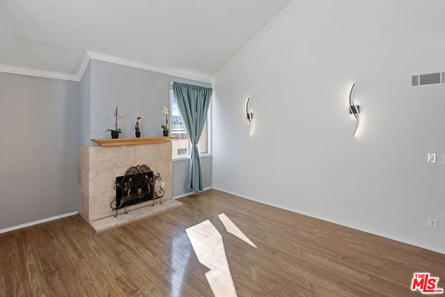 5325 Newcastle Avenue 312, Los Angeles, CA 91316