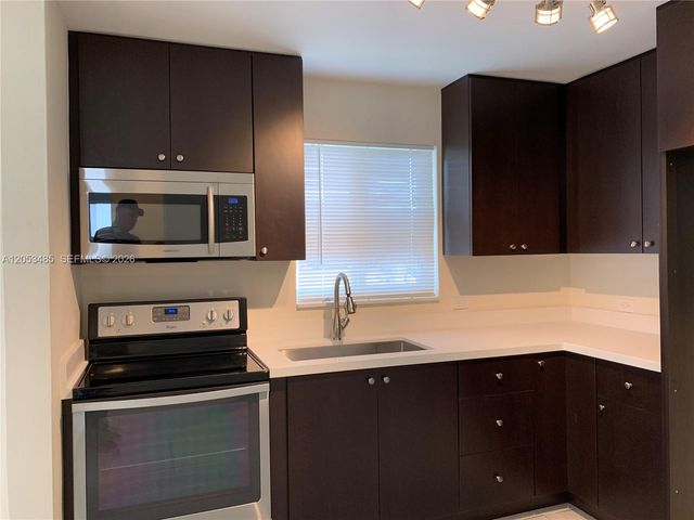 901 NW 22nd Court, Miami, FL 33125