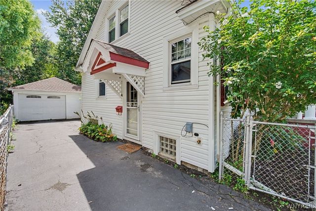 29 Beverly Place, Hamburg, NY 14075