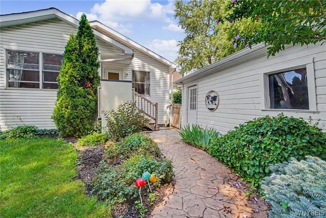 29 Beverly Place, Hamburg, NY 14075