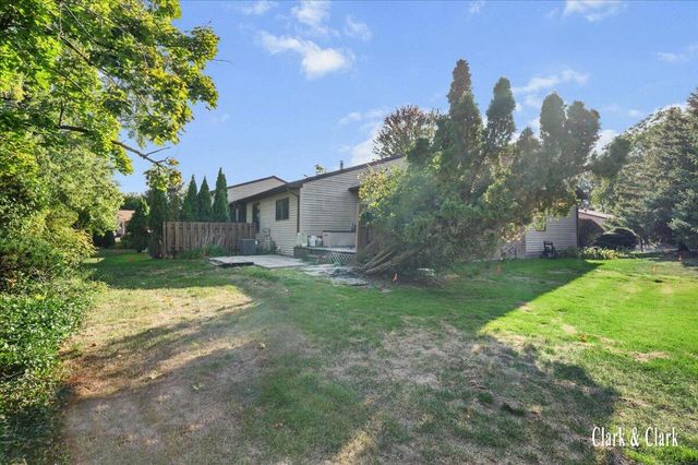 2630 Chatham Woods Drive Se, Cascade Twp, MI 49546