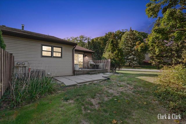 2630 Chatham Woods Drive Se, Cascade Twp, MI 49546