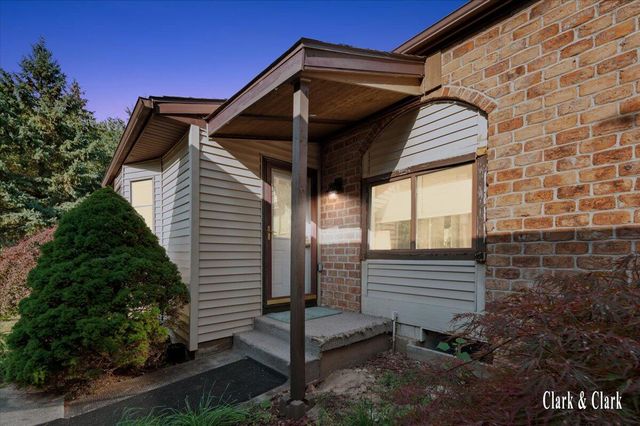 2630 Chatham Woods Drive Se, Cascade Twp, MI 49546