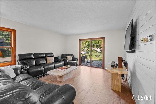 2630 Chatham Woods Drive Se, Cascade Twp, MI 49546