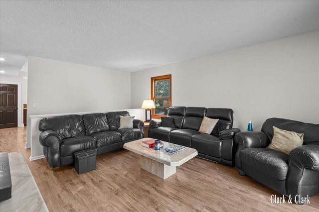 2630 Chatham Woods Drive Se, Cascade Twp, MI 49546