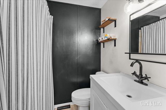 2630 Chatham Woods Drive Se, Cascade Twp, MI 49546