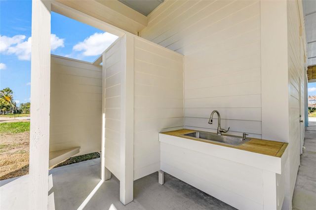 955 Wommack, Crystal Beach, TX 77650