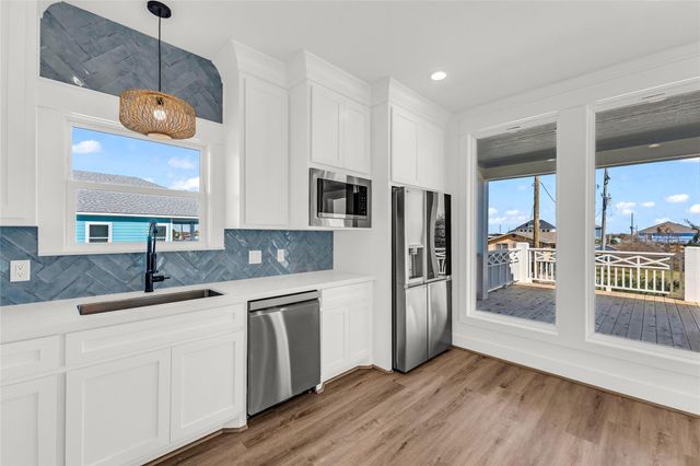 955 Wommack, Crystal Beach, TX 77650