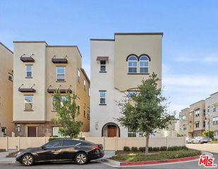 749 Daniel Freeman Circle, Inglewood, CA 90301