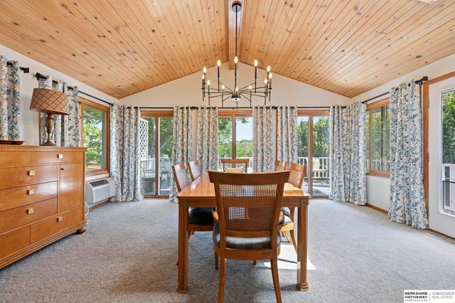 947 S Washington Street, Papillion, NE 68046