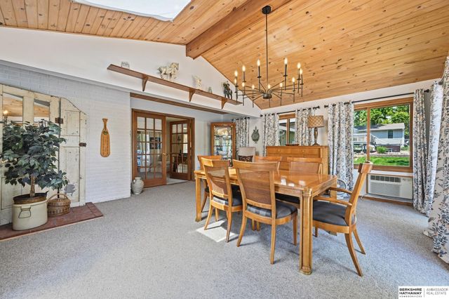 947 S Washington Street, Papillion, NE 68046