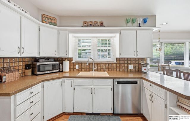 947 S Washington Street, Papillion, NE 68046