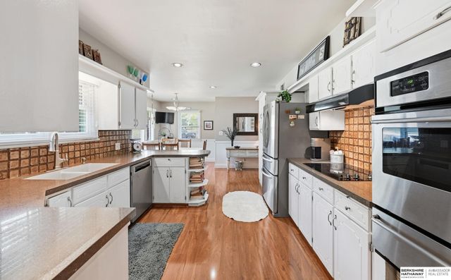 947 S Washington Street, Papillion, NE 68046