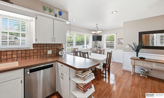 947 S Washington Street, Papillion, NE 68046