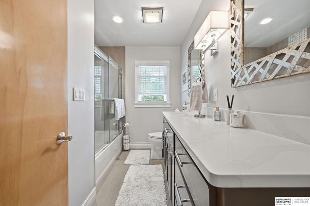 947 S Washington Street, Papillion, NE 68046