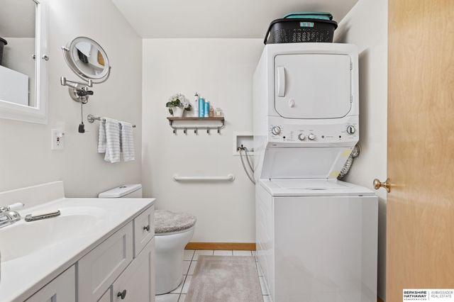 947 S Washington Street, Papillion, NE 68046