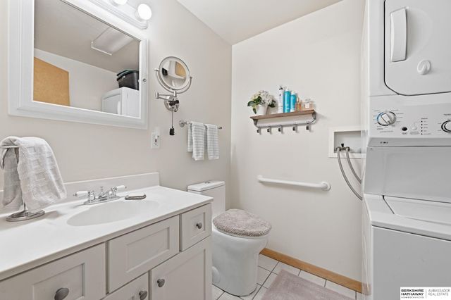 947 S Washington Street, Papillion, NE 68046
