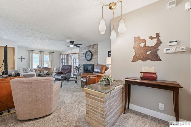 947 S Washington Street, Papillion, NE 68046