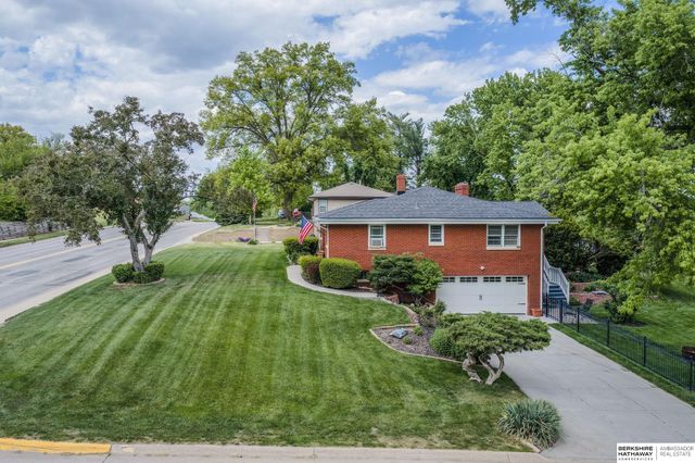 947 S Washington Street, Papillion, NE 68046