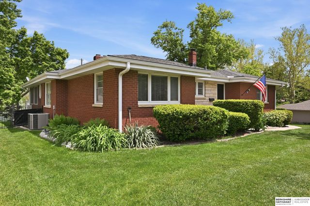947 S Washington Street, Papillion, NE 68046