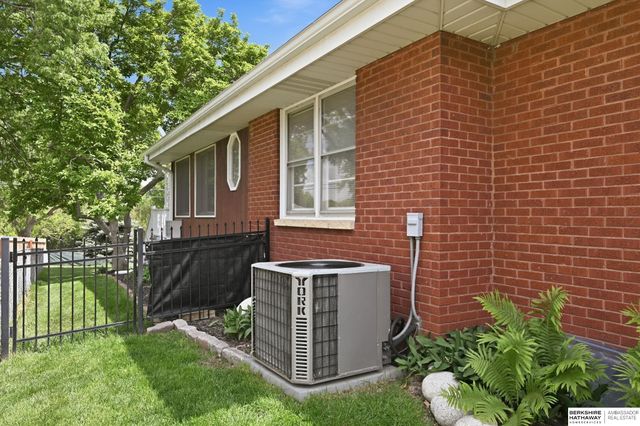 947 S Washington Street, Papillion, NE 68046