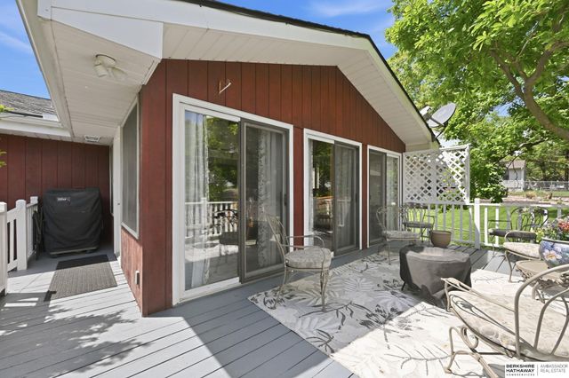 947 S Washington Street, Papillion, NE 68046