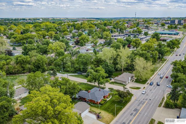 947 S Washington Street, Papillion, NE 68046