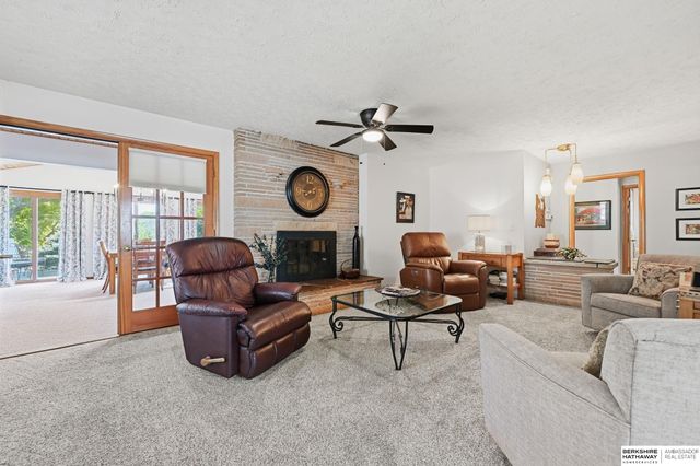 947 S Washington Street, Papillion, NE 68046