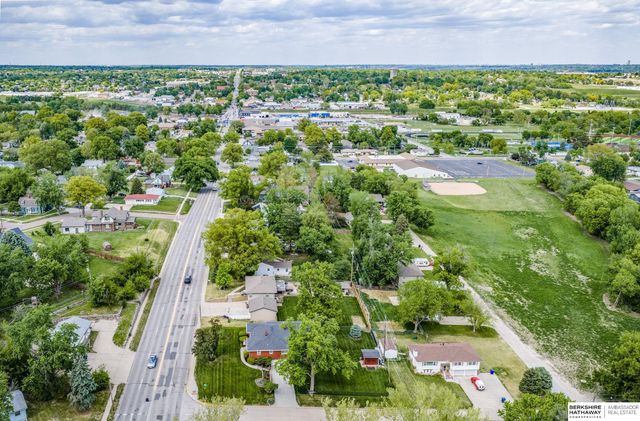 947 S Washington Street, Papillion, NE 68046