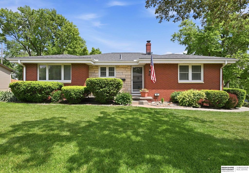 947 S Washington Street, Papillion, NE 68046