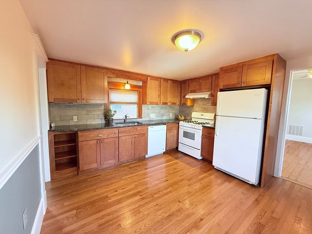 214 Spring St 2, Boston, MA 02132