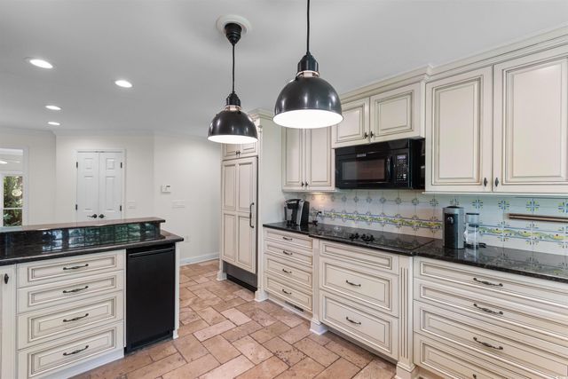 571 Fernwood Rd., Murrells Inlet, SC 29576