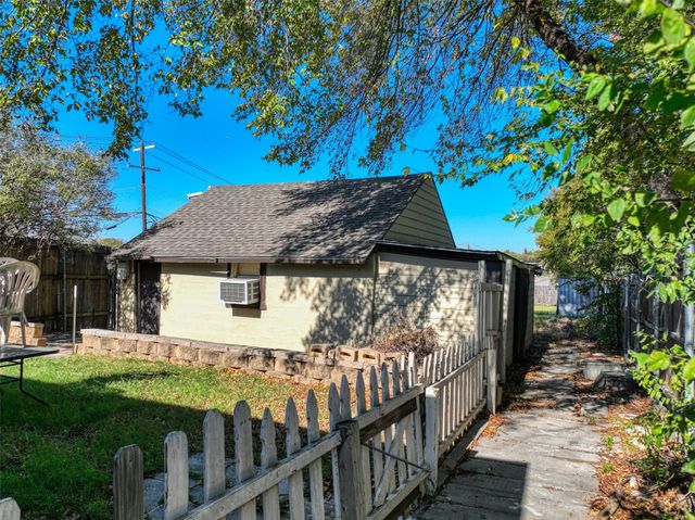 2222 Houston Street, Grand Prairie, TX 75050