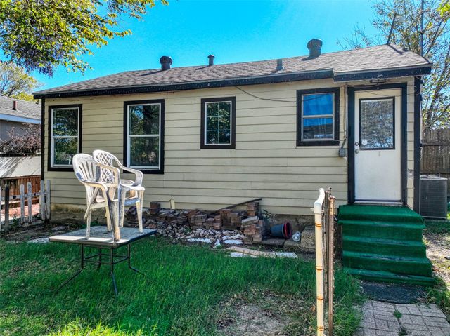 2222 Houston Street, Grand Prairie, TX 75050