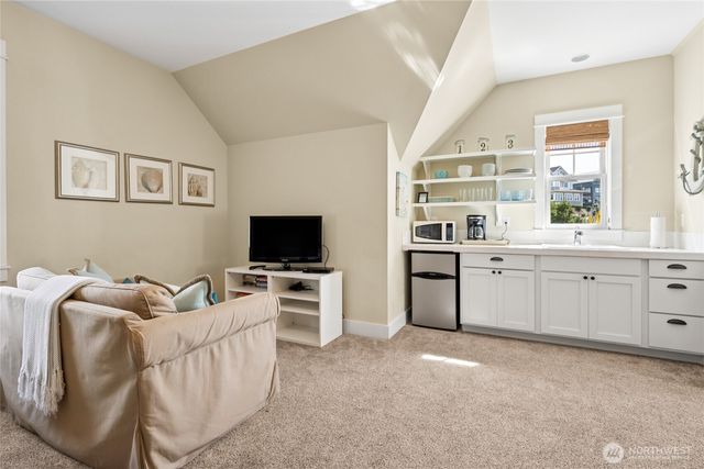 21 N Glen Lane, Pacific Beach, WA 98571