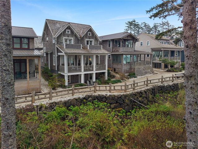 21 N Glen Lane, Pacific Beach, WA 98571