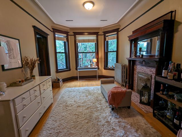 864 W Newport Avenue 2, Chicago, IL 60657