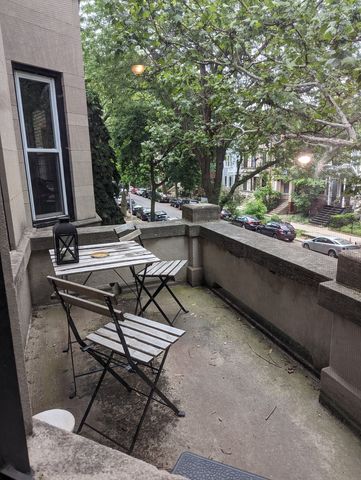864 W Newport Avenue 2, Chicago, IL 60657