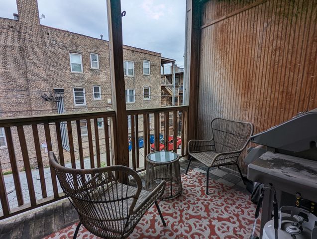 864 W Newport Avenue 2, Chicago, IL 60657