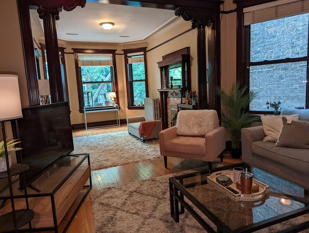 864 W Newport Avenue 2, Chicago, IL 60657