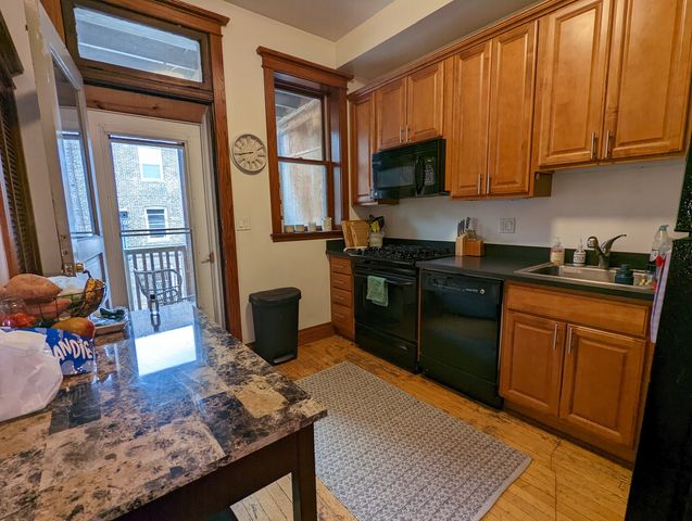 864 W Newport Avenue 2, Chicago, IL 60657