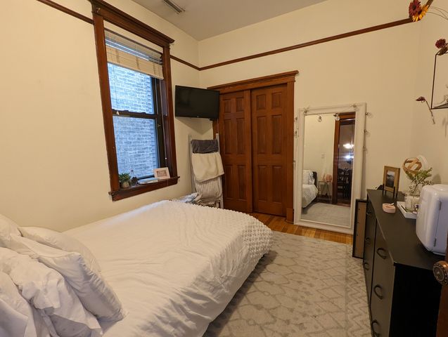 864 W Newport Avenue 2, Chicago, IL 60657