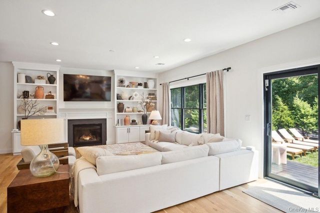 4 Squaw Road, East Hampton, NY 11937
