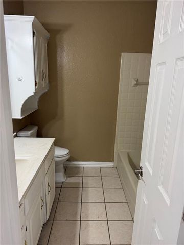 9313 Southlake Drive, Oklahoma City, OK 73159