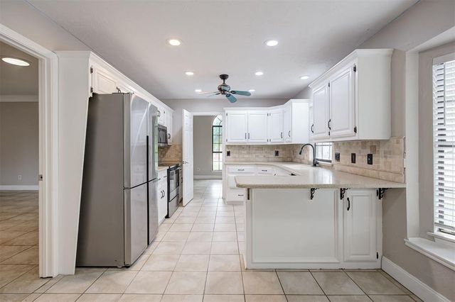 9313 Southlake Drive, Oklahoma City, OK 73159