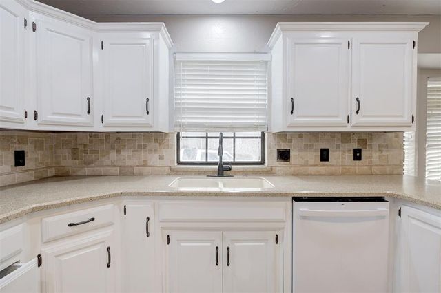9313 Southlake Drive, Oklahoma City, OK 73159