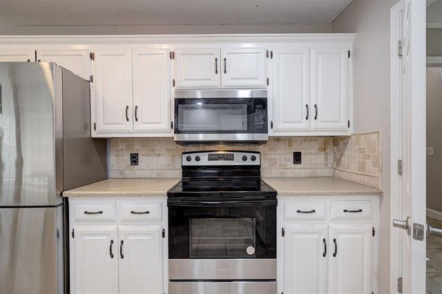 9313 Southlake Drive, Oklahoma City, OK 73159