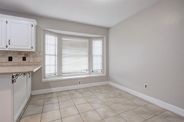 9313 Southlake Drive, Oklahoma City, OK 73159